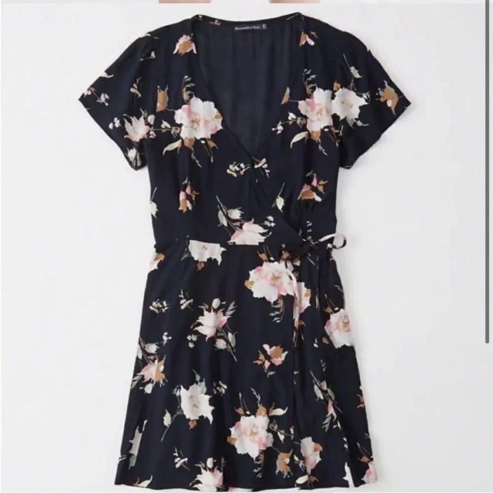Abercrombie & Fitch Navy Blue Floral Wrap Dress Sz XS